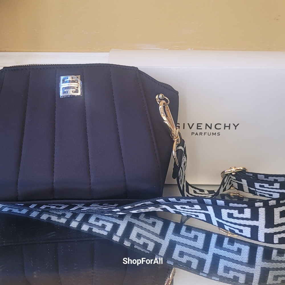 Givenchy - Picture 5 of 8